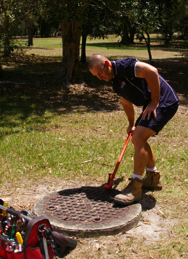 E Brad Lifting sewer Lid